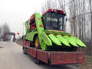 山東臨沂市發(fā)送一臺，新的市場新經(jīng)銷商用戶，今年穗莖兼收玉米收獲機的市場前景無限??！我們要在2017年擼起袖子大干了